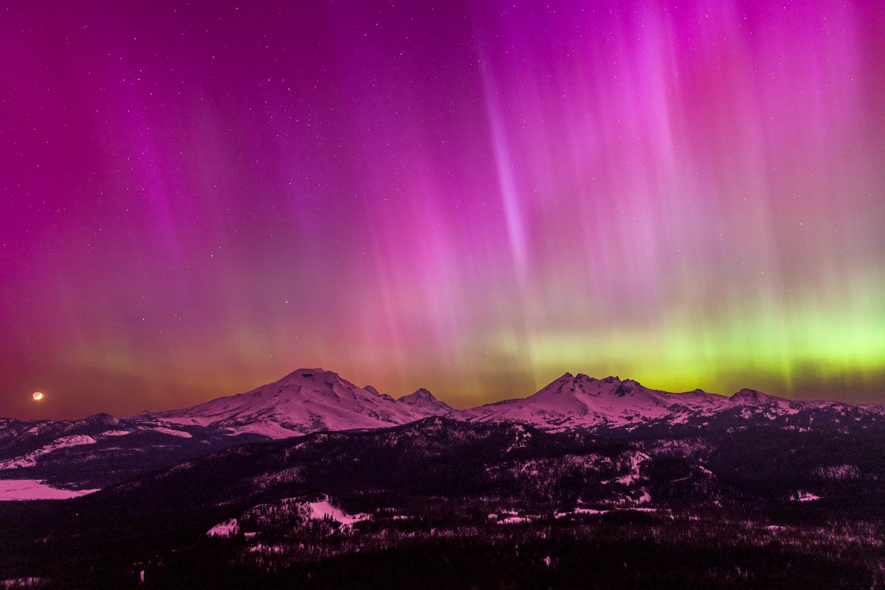 THREE SISTERS AND BROKEN TOP NORTHER LIGHTS